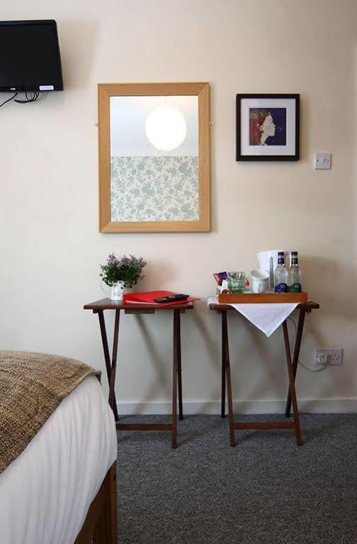 The Windsor Castle Inn Lye Экстерьер фото