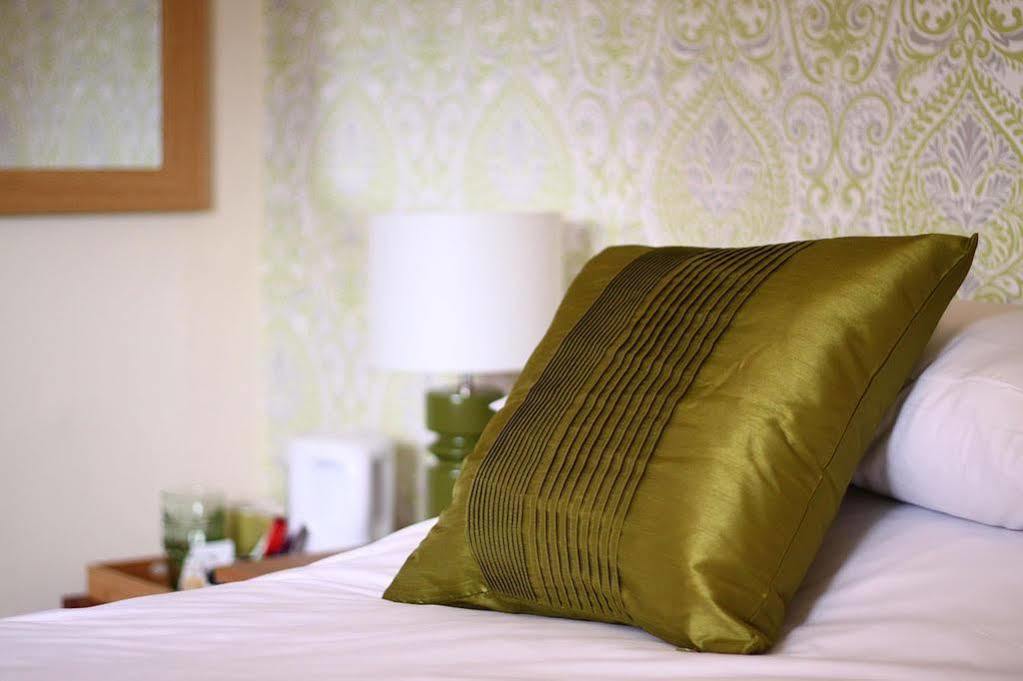 The Windsor Castle Inn Lye Экстерьер фото