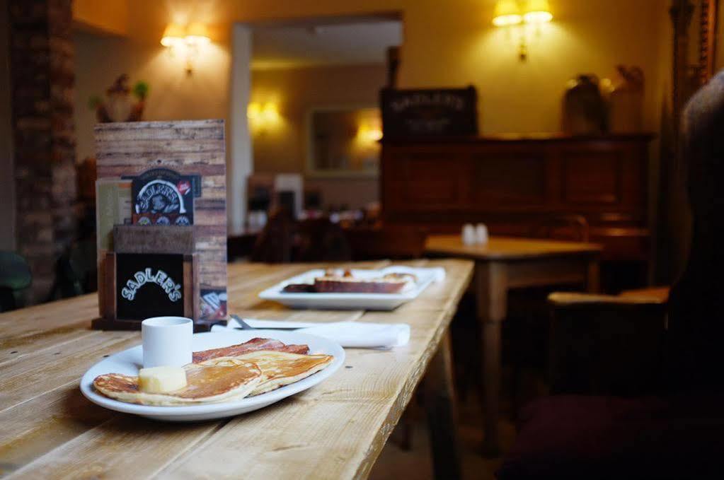 The Windsor Castle Inn Lye Экстерьер фото
