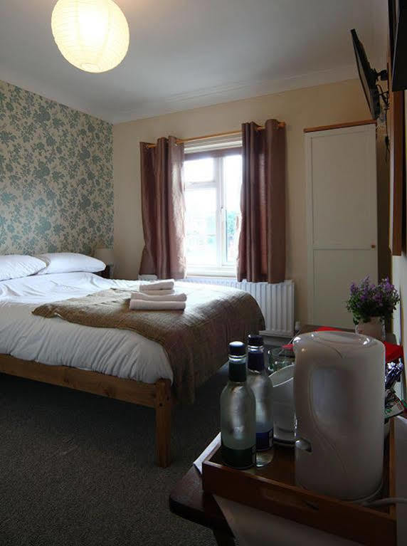 The Windsor Castle Inn Lye Экстерьер фото
